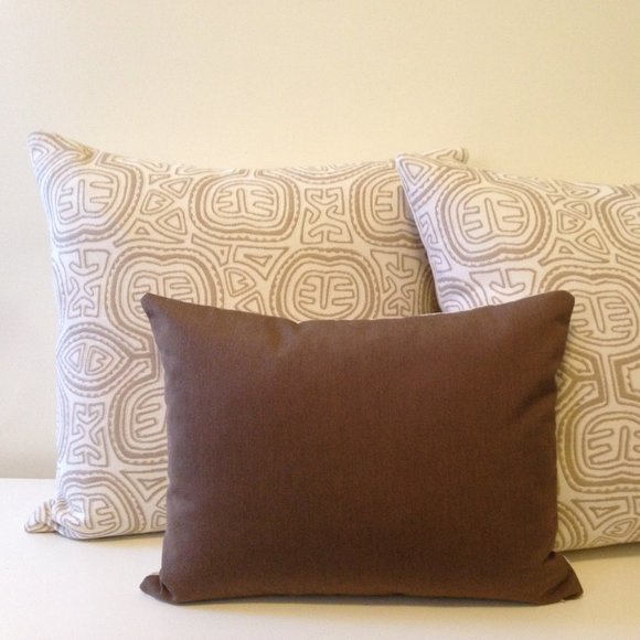 Cuadrado, Brown & Off-White Indoor/Outdoor Decorative Pillow Cover, 14"x18" - Picture 2 of 3